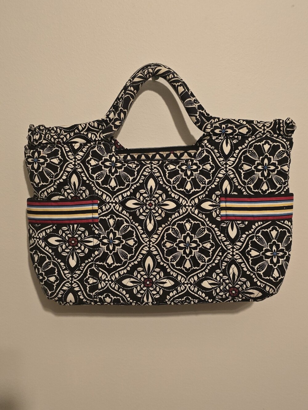 Vera Bradley Barcelona Bag Handbag Black White Floral Zipper Closure Quilted
